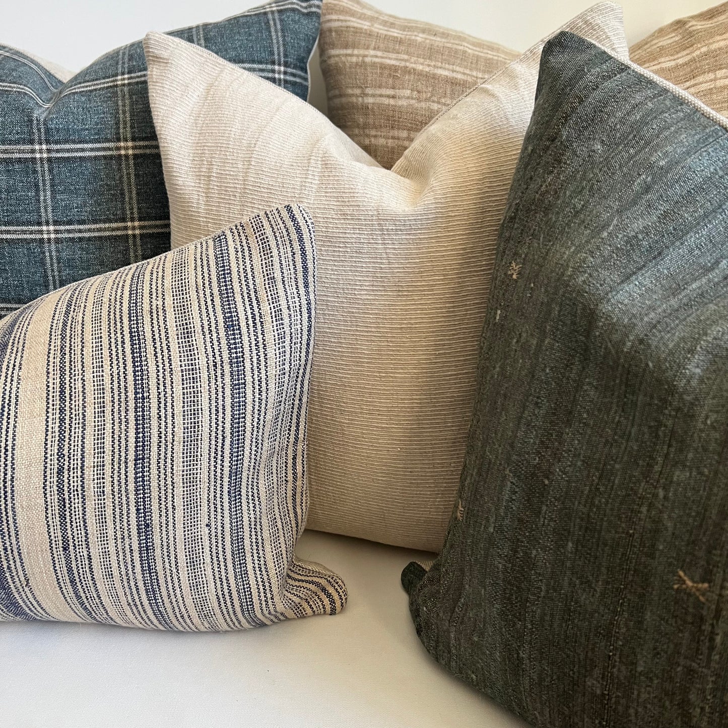 Elizabeth 2 Pillow Cover